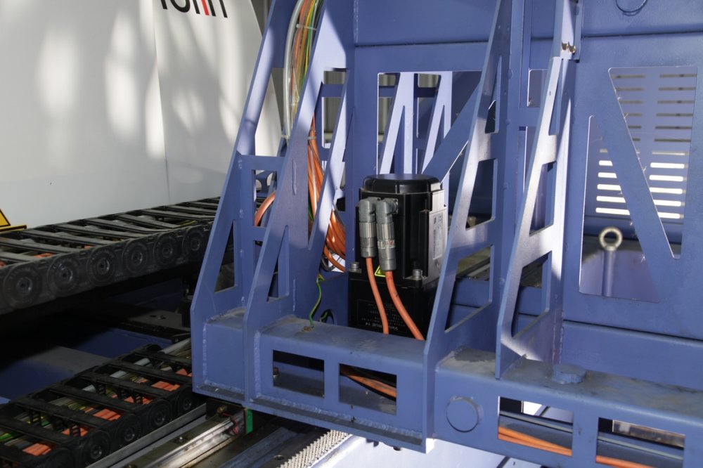 Cuttingedge laser machining. Latest machinegeneration with cost